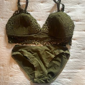 Camo green with lace bra and panty set. XOXO
